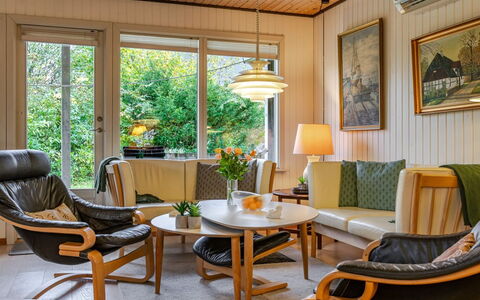 Mika - 300M from the Sea: Chalet, Arrière-Cour, Cour, Batiments Jardin, Cabanon, Siding, Mobilier De Jardin, Cabane En Rondins, Structure En Plein Air, Cabane