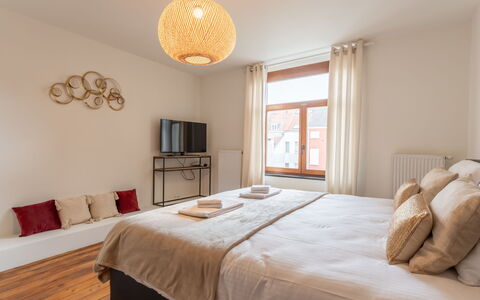 Notre Refuge - Your Belle Époque Escape: Lit, Design Intérieur, Chambre, Meubles, Mur, Literie, Sol, Drap De Lit, Sol, Bois