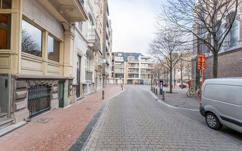 Notre Refuge - Your Belle Époque Escape: Bâtiment, Fenêtre, Surface De La Route, Ville, Zone Résidentielle, Appartement, Zone Urbaine, Route, Rue, Quartier
