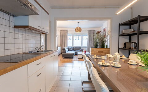 Cozy Casa Ostend with Terrace: Design Intérieur, Sol, Meubles, Comptoir, Sol, Plafond, Cuisine, Bois, Pièce, Cabinetry