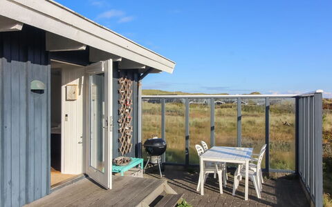 Kanutte - 250M from the Sea: Bois, Meubles, Appartement, Pièce, Plafond, Tache De Bois, Chaise, Dur, Vernis, Lumber
