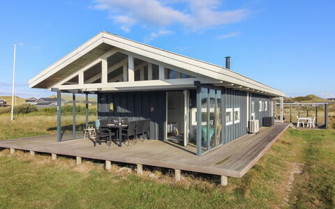 Kanutte - 250M from the Sea: Bois, Meubles, Appartement, Pièce, Plafond, Tache De Bois, Chaise, Dur, Vernis, Lumber
