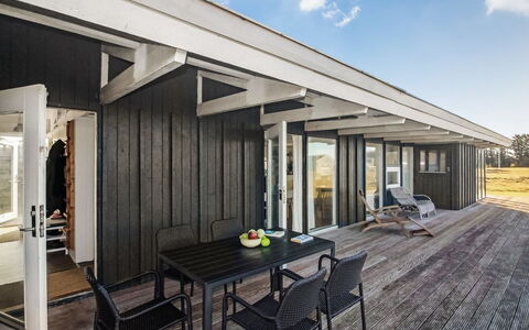 Kanutte - 250M from the Sea: Bois, Meubles, Appartement, Pièce, Plafond, Tache De Bois, Chaise, Dur, Vernis, Lumber