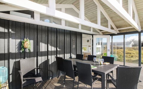 Kanutte - 250M from the Sea: Bois, Meubles, Appartement, Pièce, Plafond, Tache De Bois, Chaise, Dur, Vernis, Lumber