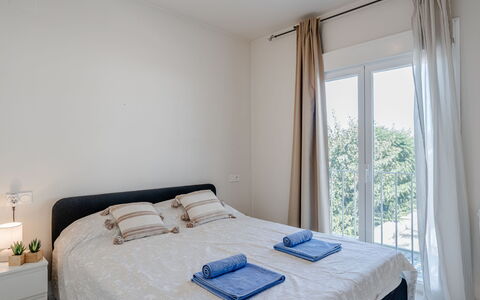 El Vergel Chil: Lit, Meubles, Chambre, Design Intérieur, Drap De Lit, Literie, Bois, Sol, Pièce, Sol