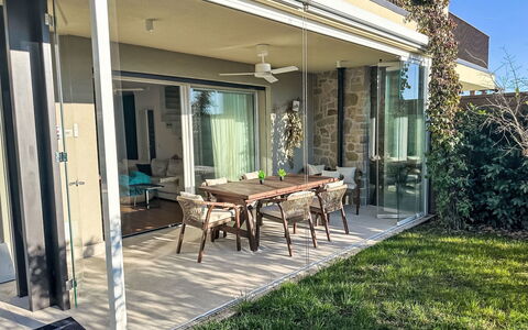 Villa Malia Private Pool: Meubles, Chaise, Porte, Ombre, Mobilier De Jardin, Porche, Patio, Balcon, Table Cuisine Et Salle A Manger, Cour
