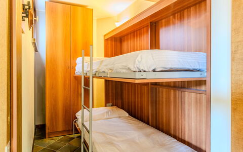 Morandini 261: Bois, Sol, Sol, Design Intérieur, Lit, Tache De Bois, Cadre De Lit, Chambre, Dur, Literie