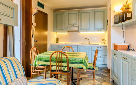 Morandini 261: Meubles, Design Intérieur, Sol, Bois, Sol, Plafond, Comptoir, Cuisine, Pièce, Cabinetry