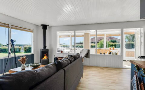 Hjalma - 250M to the Fjord: Sol, Bois, Design Intérieur, Sol, Plafond, Meubles, Parquet, Salon, Domicile, Canapé
