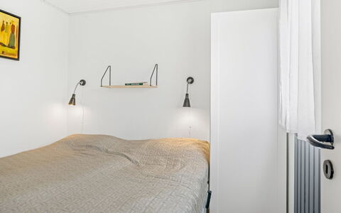 Hjalma - 250M to the Fjord: Mur, Design Intérieur, Chambre, Lit, Meubles, Bois, Luminaire, Plafond, Sol, Sol
