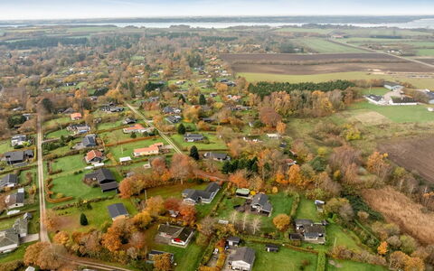 Hjalma - 250M to the Fjord: Vue Du Ciel, Zone Résidentielle, Photographie Aérienne, Paysage, Quartier, Banlieue, Plaine, Lot Terre, Établissements Humains, Design Urbain