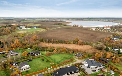 Hjalma - 250M to the Fjord: Vert, Paysage, Zone Résidentielle, Vue Du Ciel, Photographie Aérienne, Plaine, Lot Terre, Zone Rurale, Domicile, Banlieue