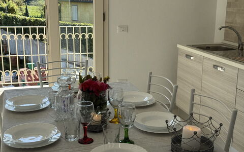 Villa al Glicine Proprietà: Meubles, Vaisselle, Design Intérieur, Table, Sol, Table Cuisine Et Salle A Manger, Chaise, Salle À Manger, Éclairage, Serveware