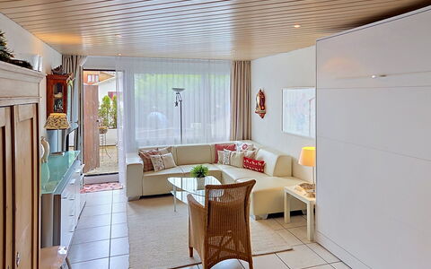 Center Communal D1: Meubles, Design Intérieur, Canapé, Mur, Sol, Sol, Plafond, Bois, Salon, Domicile