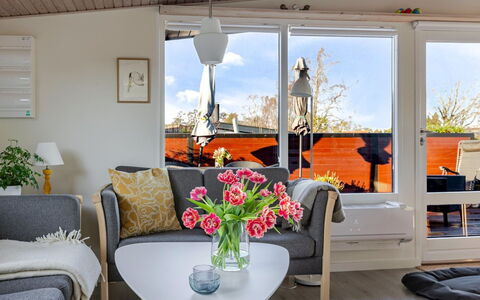 Martti - 200M from the Sea: Meubles, Design Intérieur, Canapé, Salon, Éclairage, Sol, Table, Chaise, Domicile, Sol