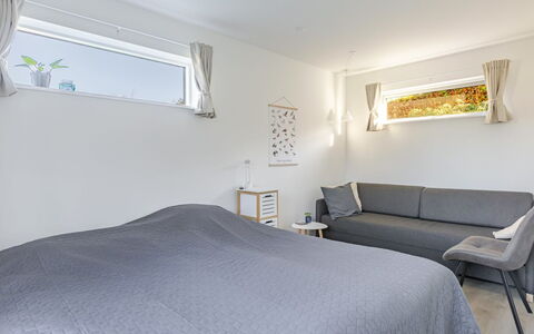Martti - 200M from the Sea: Design Intérieur, Meubles, Sol, Mur, Sol, Bois, Plafond, Pièce, Lit, Chambre