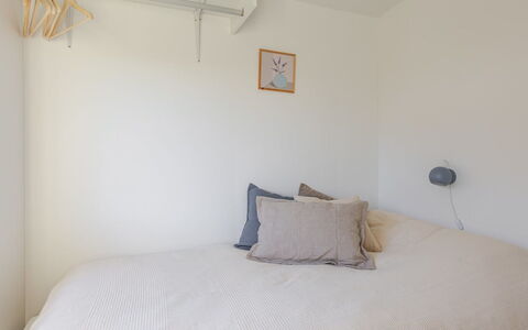 Martti - 200M from the Sea: Lit, Chambre, Mur, Literie, Drap De Lit, Design Intérieur, Bois, Linge, Plafond, Pièce