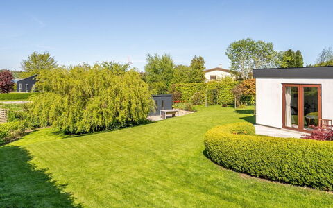 Martti - 200M from the Sea: Herbe, Vert, Jardin, Arbuste, Paysage, Lot Terre, Pelouse, Couverture De Sol