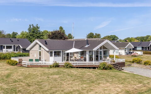 Finn - 100M from the Sea: Chalet, Arrière-Cour, Cour, Batiments Jardin, Cabanon, Siding, Mobilier De Jardin, Cabane En Rondins, Structure En Plein Air, Cabane