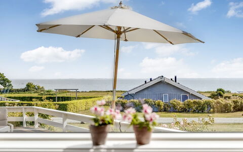 Finn - 100M from the Sea: Chalet, Arrière-Cour, Cour, Batiments Jardin, Cabanon, Siding, Mobilier De Jardin, Cabane En Rondins, Structure En Plein Air, Cabane