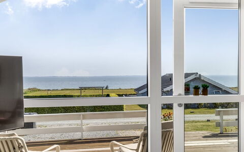 Finn - 100M from the Sea: Chalet, Arrière-Cour, Cour, Batiments Jardin, Cabanon, Siding, Mobilier De Jardin, Cabane En Rondins, Structure En Plein Air, Cabane