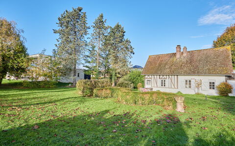 La Ferme: Herbe, Arbre, Maison, Arbuste, Domicile, Chalet, Zone Rurale, Plaine, Lot Terre