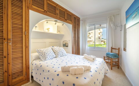 Carabela Chic: Design Intérieur, Meubles, Chambre, Mur, Lit, Sol, Bois, Sol, Plafond, Pièce