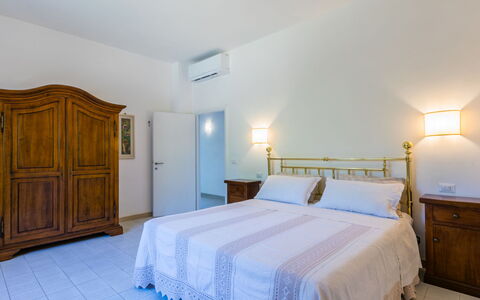 Giorgina: Design Intérieur, Sol, Sol, Plafond, Meubles, Pièce, Chambre, Lit, Cadre De Lit, Appartement