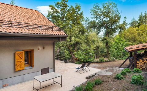 Casa Gibel: Domicile, Maison, Chalet, Toit, Jardin, Biens, Ombre, Arrière-Cour, Aménagement Paysager, Cour