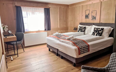 Klosters 50: Meubles, Design Intérieur, Sol, Chambre, Sol, Plafond, Drap De Lit, Lit, Pièce, Table