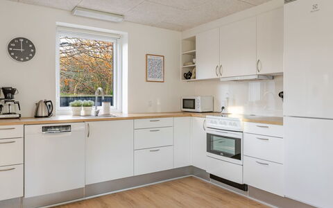 Gildo - 30Km from the Sea: Sol, Design Intérieur, Comptoir, Cuisine, Appareil De Cuisine, Bois, Cabinetry, Sol, Plafond, Principaux Appliance