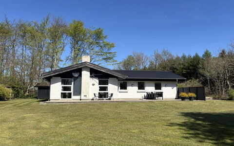 Gildo - 30Km from the Sea: Bâtiment, Herbe, Maison, Domicile, Toit, Chalet, Zone Résidentielle, Porte, Ferme, Biens
