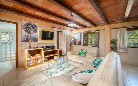 Sa Torreta: Meubles, Design Intérieur, Canapé, Sol, Sol, Bois, Plafond, Salon, Pièce, Domicile