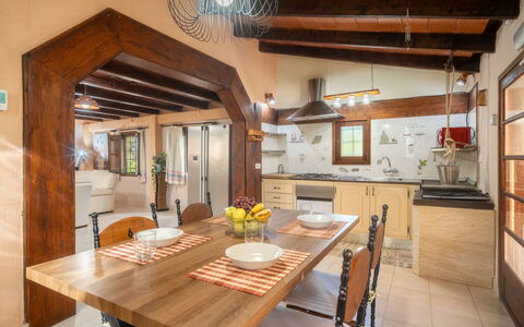 Sa Torreta: Meubles, Design Intérieur, Sol, Sol, Bois, Plafond, Table, Luminaire, Chaise, Cuisine