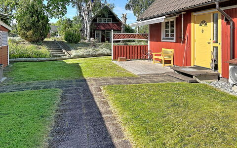 Orrefors: Herbe, Maison, Zone Résidentielle, Domicile, Chalet, Jardin, Pelouse, Toit, Lot Terre, Couverture De Sol