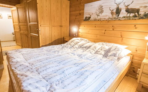 Ylläs-Suppa: Bois, Chambre, Lit, Domicile, Design Intérieur, Plafond, Meubles, Sol, Maison, Literie