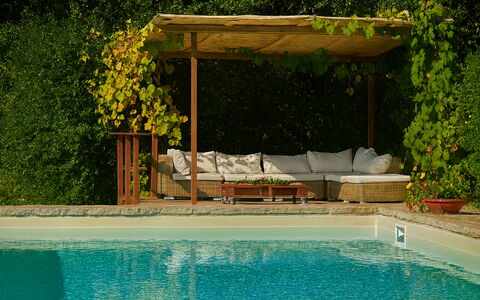 Novellina: Bois, Piscine, Pot De Fleur, Ombre, Meubles, Mobilier De Jardin, Jardin, Recours, Eco Hôtel