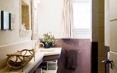 Asolina Villa: Salle De Bains, Design Intérieur, Mur, Sol, Luminaire Plomberie, Sol, Lavabo, Domicile, Évier, Éclairage