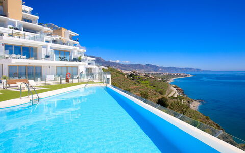 Nerja View with Infitinity Pool: Bleu, Recours, Piscine, Hôtel, Ville Resort, Station Balnéaire, Caraïbes, Villa