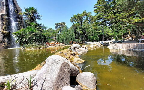 Veleda: Caractéristique De L'Eau, Attraction Touristique, Jardin, Loisir, Vacances, Printemps, Cascade, Étang, Jardin Botanique