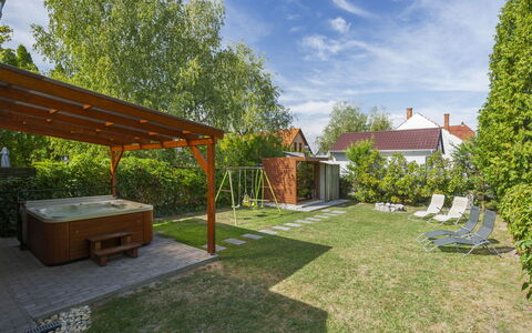 Wild Grape: Siding, Jardin, Chalet, Mobilier De Jardin, Ombre, Cour, Batiments Jardin, Arrière-Cour, Aménagement Paysager, Dur