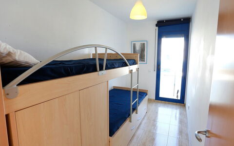 Minini: Pièce, Propriété, Maison, Sol, Meubles, Bâtiment, Immobilier, Architecture, Lit, Daylighting