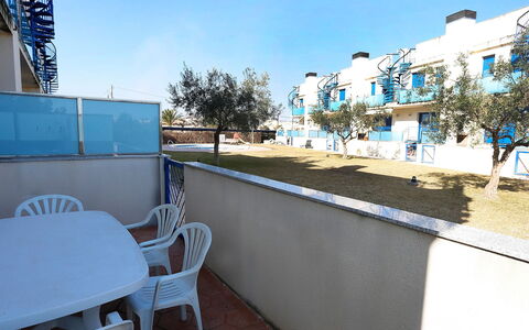 Minini: Propriété, Ciel, Immobilier, Appartement, Bâtiment, Maison, Pièce, Balcon, Toit, Domicile