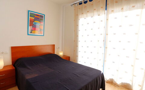 Minini: Chambre, Lit, Pièce, Meubles, Propriété, Drap De Lit, Sol, Cadre De Lit, Design Intérieur, Mur