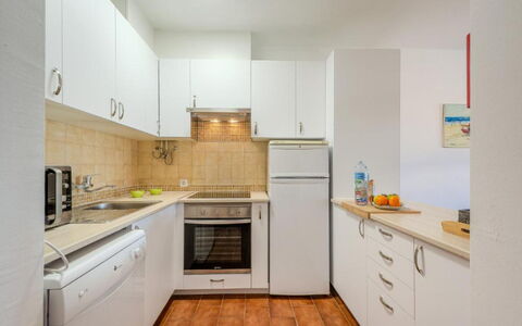 Ivone - Sunny Way: Appareil De Cuisine, Cuisine, Comptoir, Principaux Appliance, Sol, Cabinetry, Design Intérieur, Bois, Meubles, Sol