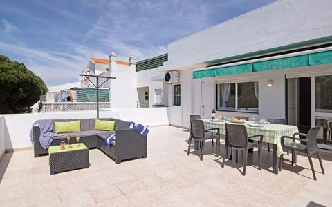 Kaya- Sunny Way: Sol, Sol, Meubles, Chaise, Appartement, Balcon, Ombre, Mobilier De Jardin, Tuile, Table Cuisine Et Salle A Manger