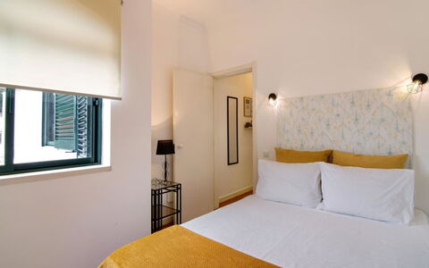 Medusa - Sunny Way: Design Intérieur, Chambre, Lit, Sol, Sol, Literie, Drap De Lit, Cadre De Lit, Plafond, Domicile