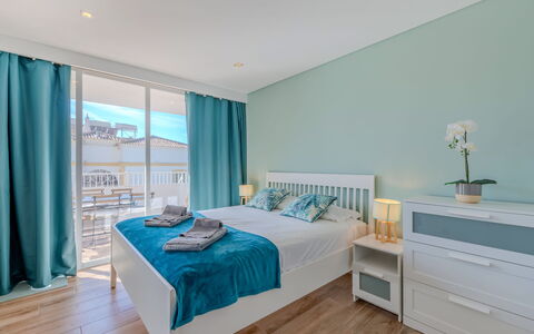 Viva One - Vip Properties: Design Intérieur, Sol, Sol, Meubles, Chambre, Bois, Plafond, Lit, Pièce, Textile
