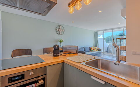 Viva One - Vip Properties: Design Intérieur, Cuisine, Comptoir, Sol, Meubles, Cabinetry, Sol, Plafond, Bois, Appareil De Cuisine