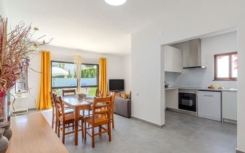 Amélia - Sunny Way: Meubles, Table Cuisine Et Salle A Manger, Appartement, Chaise, Tache De Bois, Dur, Plante D'Appartement, Cuisine, Table Basse